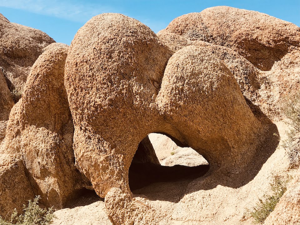 Alabama Hills Globetrotter duo