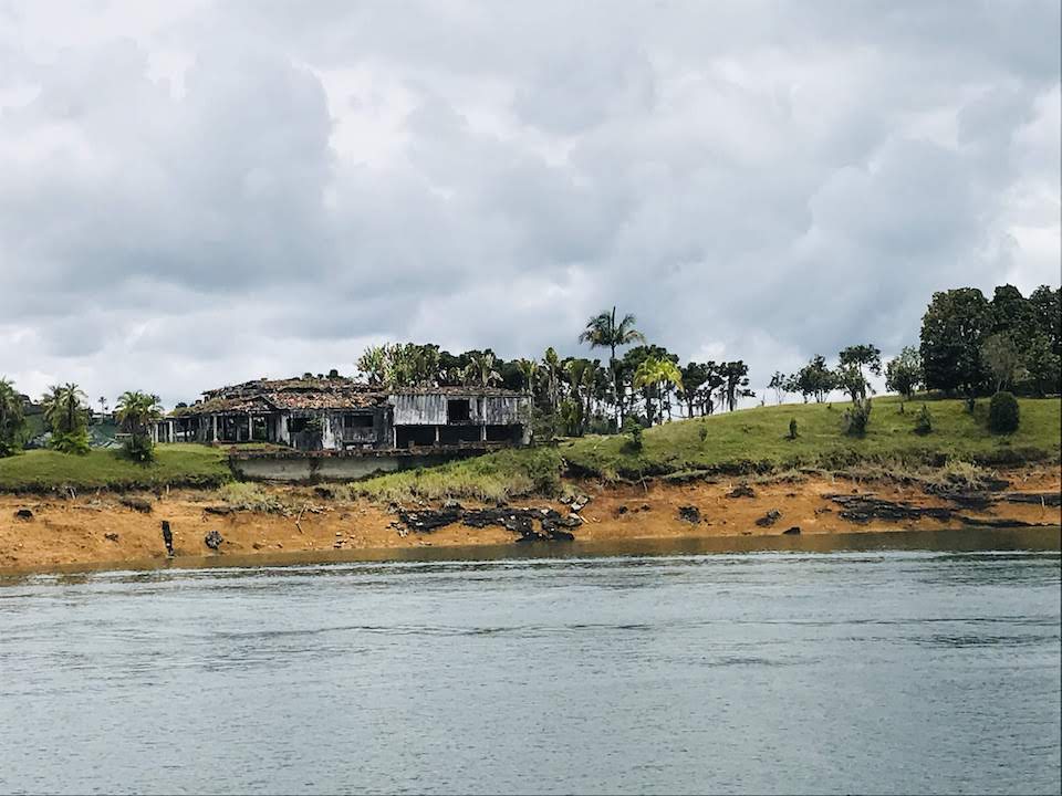 Guatape Colombia Globetrotter duo