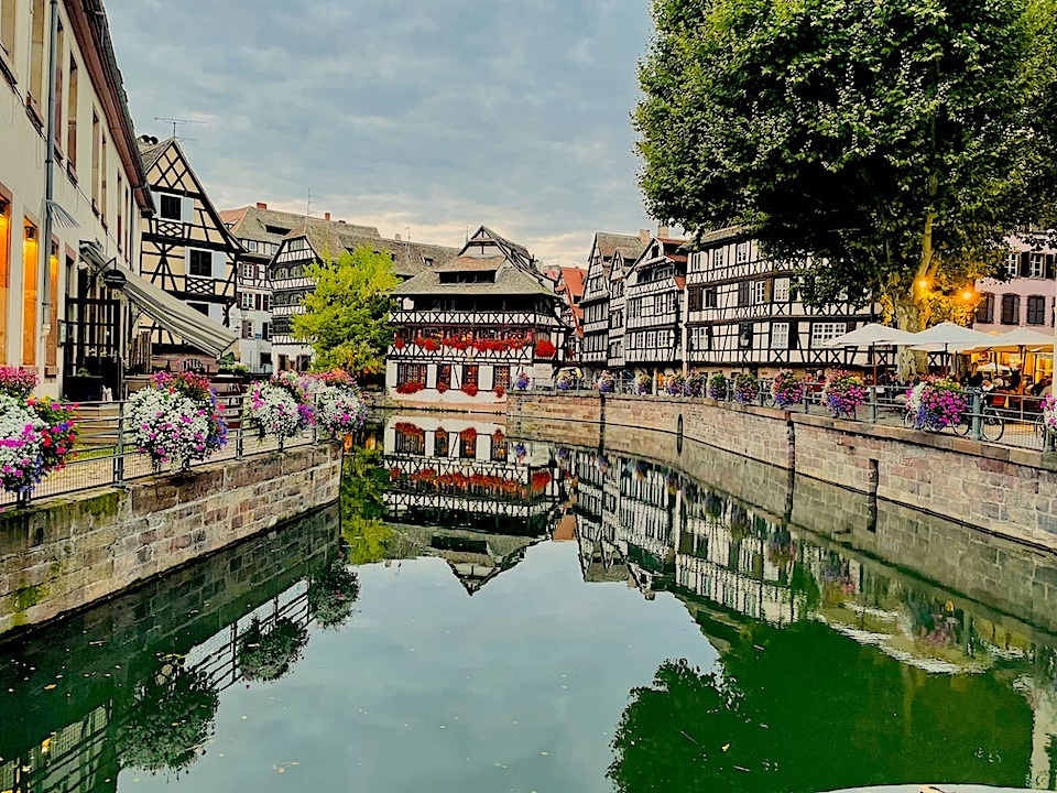 Strasbourg France Globetrotter duo